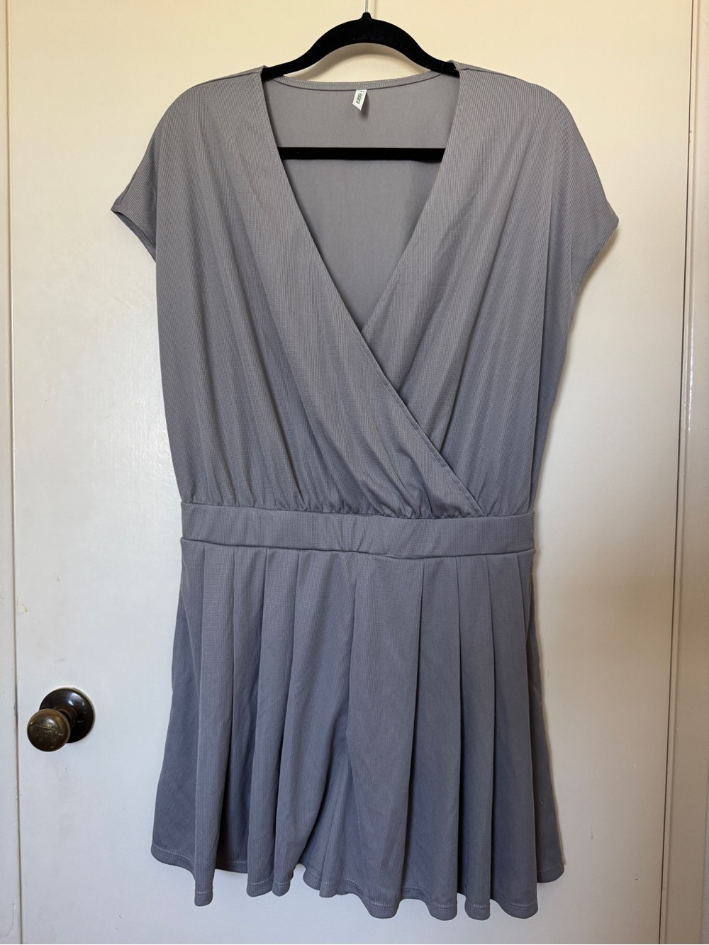 Halara V Neck Short Sleeve Waffle Knit Romper in Gray size L NWOT